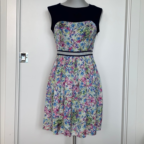 Guess Dresses & Skirts - Stunning Guess dress